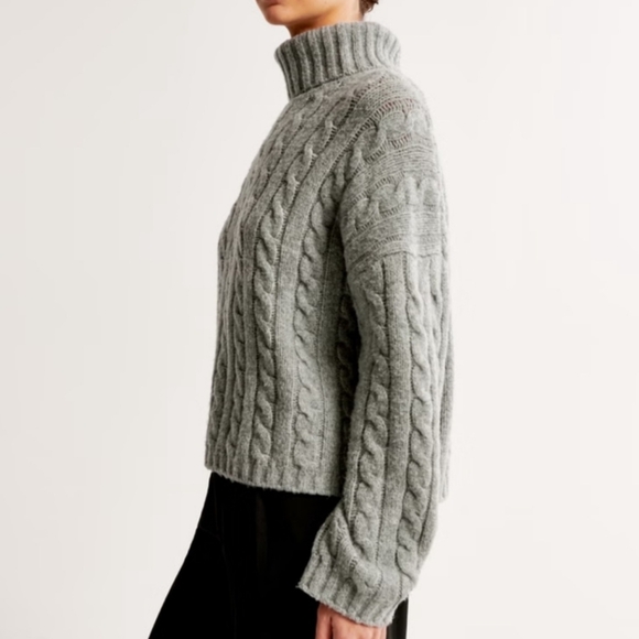 NWOT Women's Abercrombie & Fitch Soft Gray Turtleneck Sweater - Picture 6 of 9